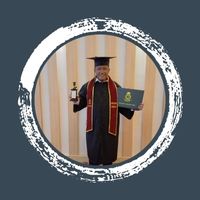 Senjata di Tangan Kanan, Buku di Tangan Kiri: Dedikasi Total Seorang Abdi Negara di Dua Garda Terdepan.