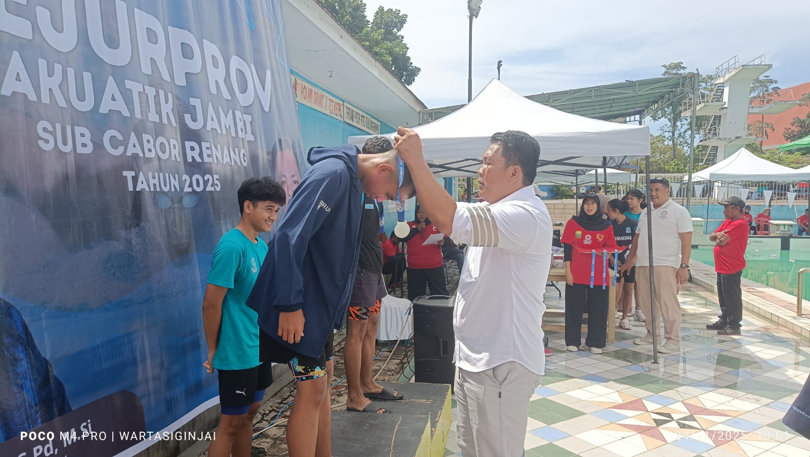 “Kejurprov Renang 2025 Usai: Kota Jambi Juara Umum, Bungo Runner-up. Antoni Gumay: Persaingan Sehat yang Luar Biasa.”