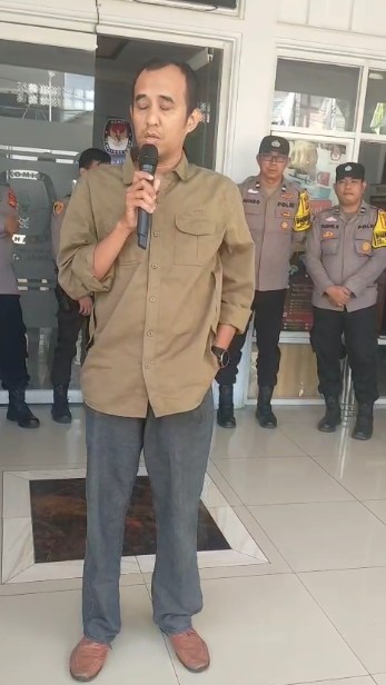 “Siapa Tuan di Balik KPU Kota Jambi?” Nelson Freddy, S.H., M.H. Bongkar Dugaan Manipulasi Syarat MS dan Kesesatan ‘Tafsir Hukum’ Ketua KPU Kota Jambi Deni Rahmat, S.Sos